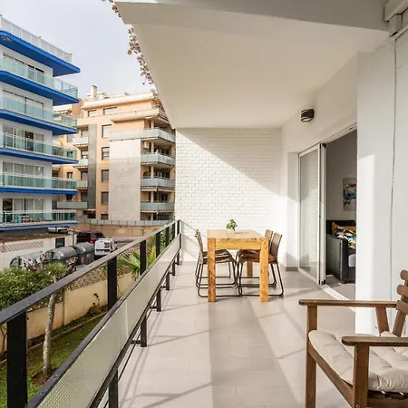 Steps From Puerto Marina Apartment *
