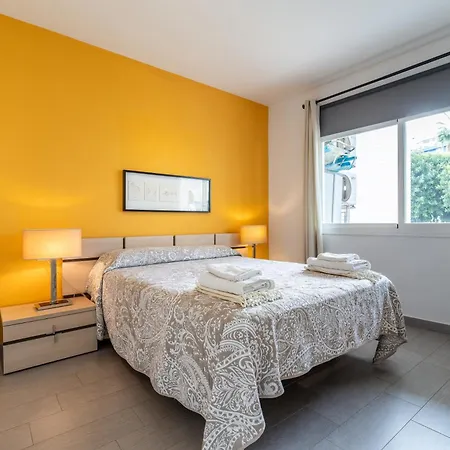 Апартаменты Steps From Puerto Marina *