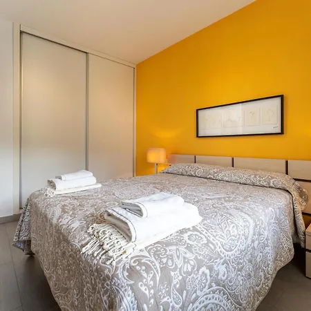 Апартаменты Steps From Puerto Marina *