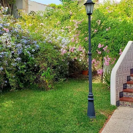 Steps From Puerto Marina Апартаменты *